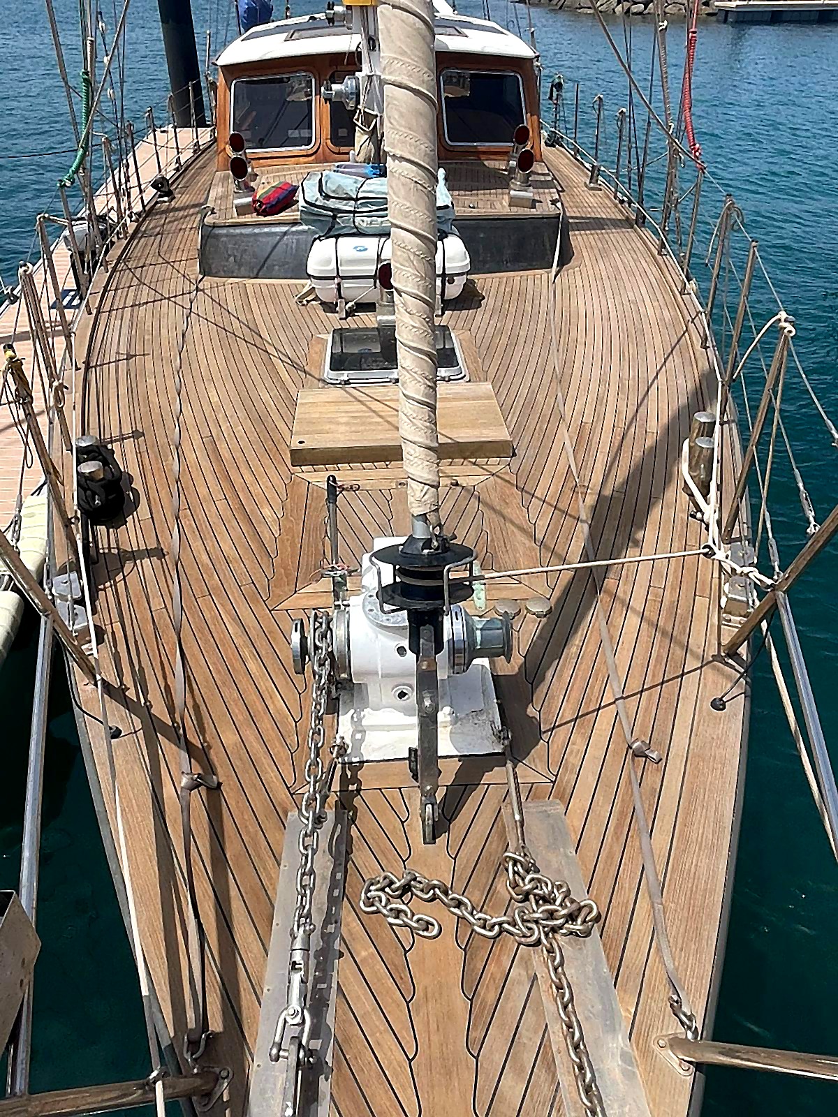 CLÉ Yacht – view over the foredeck