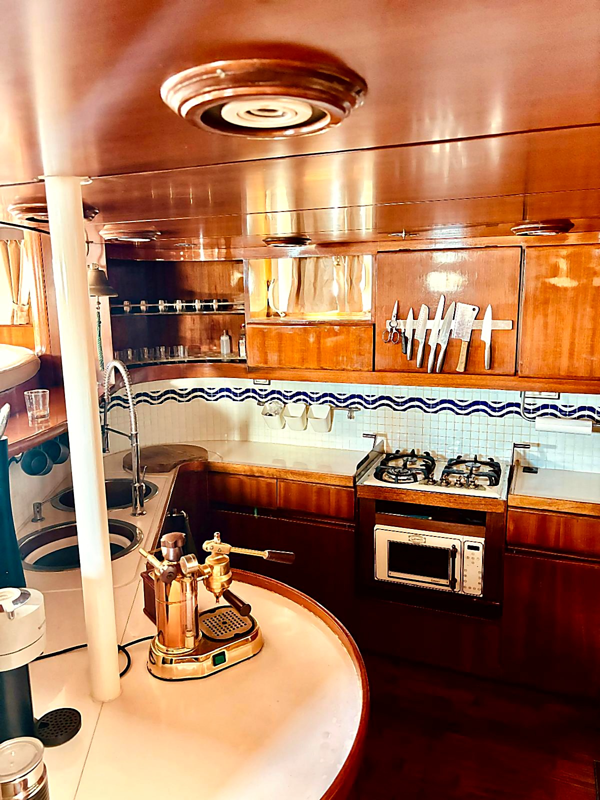 CLÉ Yacht – galley details