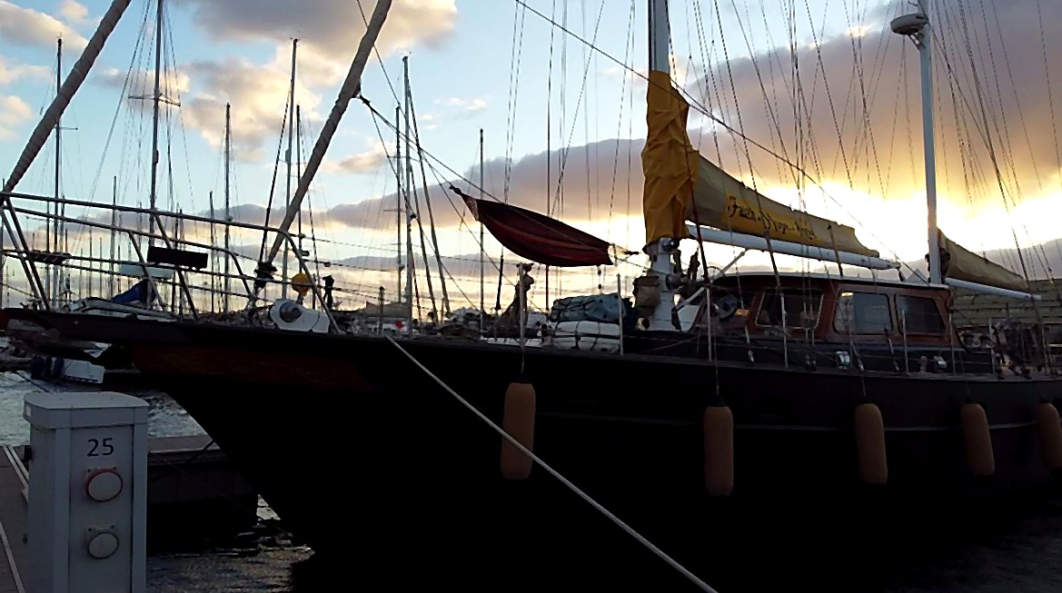 CLÉ Yacht – evening marina atmosphere