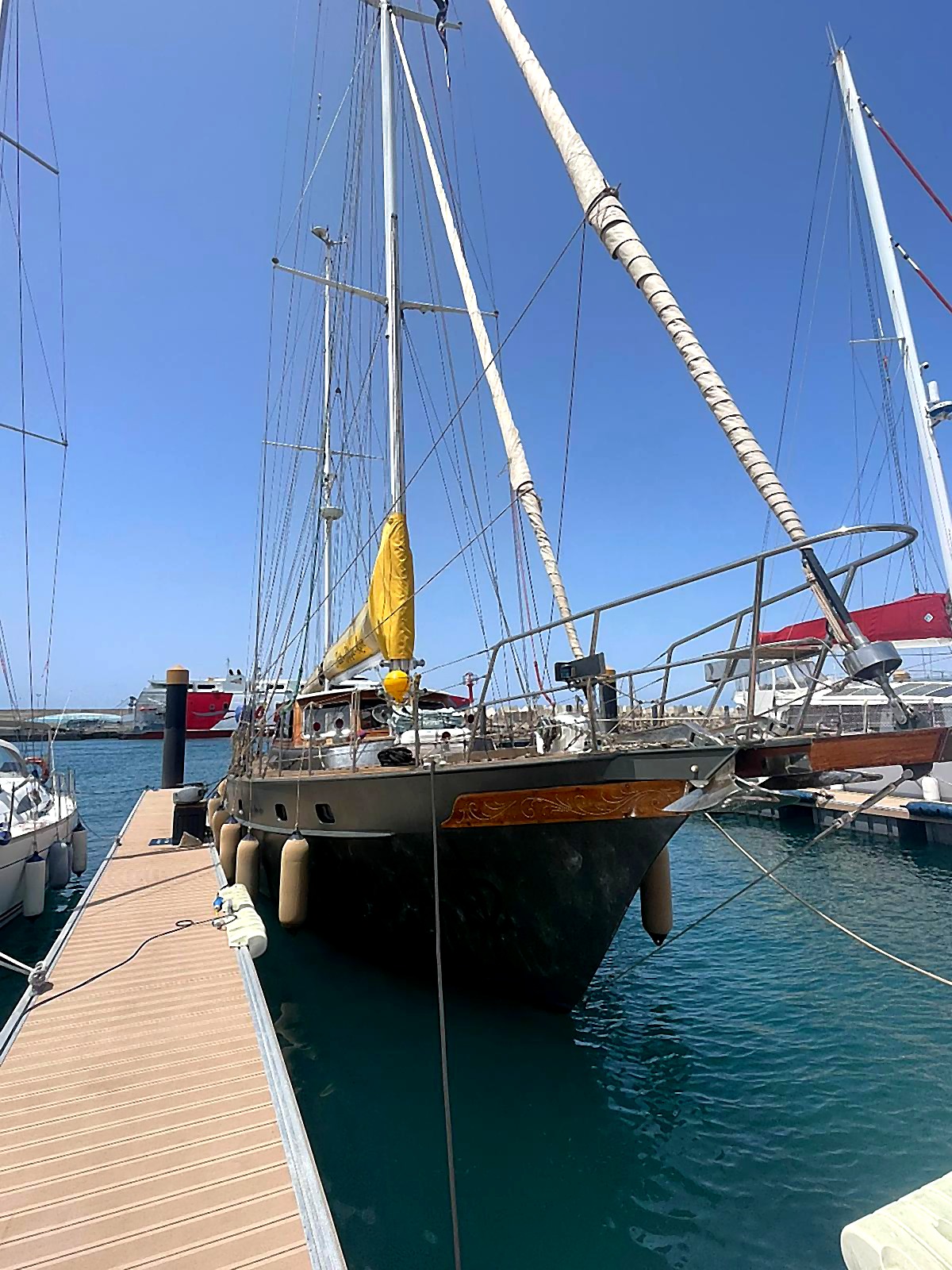 CLÉ Yacht – drone view at sea